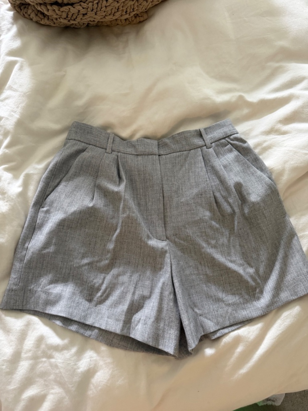 A&F Sloane Tailored Short - Picture 3 of 3